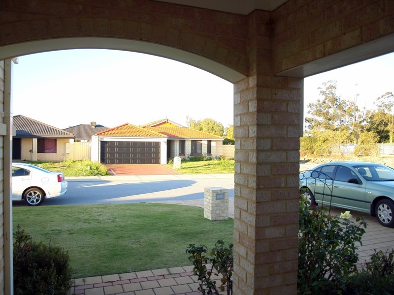 28 Longshaw Circuit, Canning Vale WA 6155