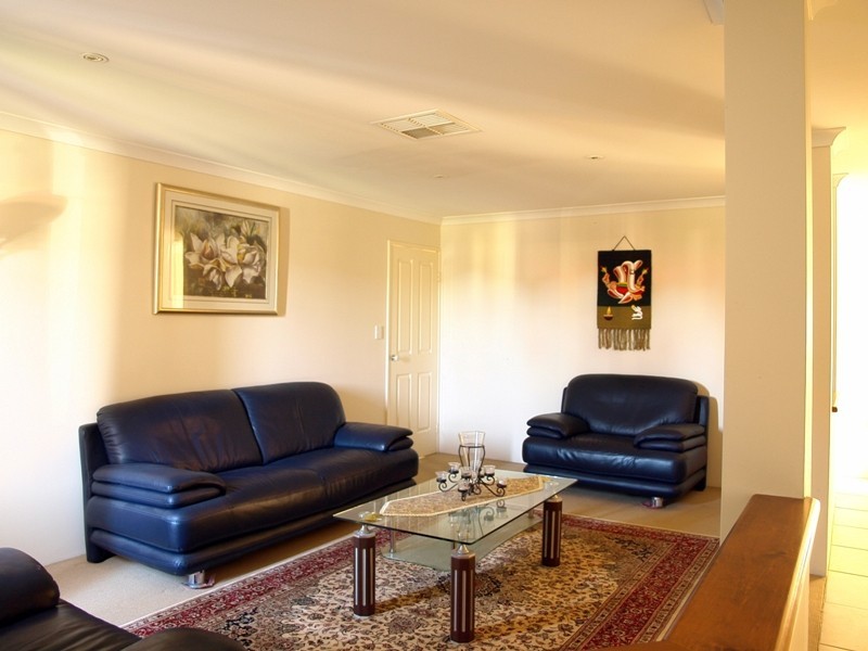 28 Longshaw Circuit, Canning Vale WA 6155