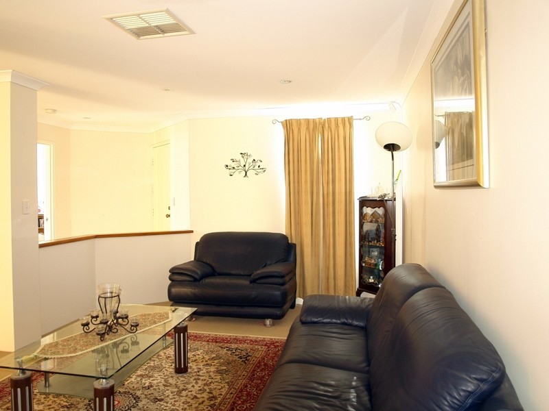 28 Longshaw Circuit, Canning Vale WA 6155