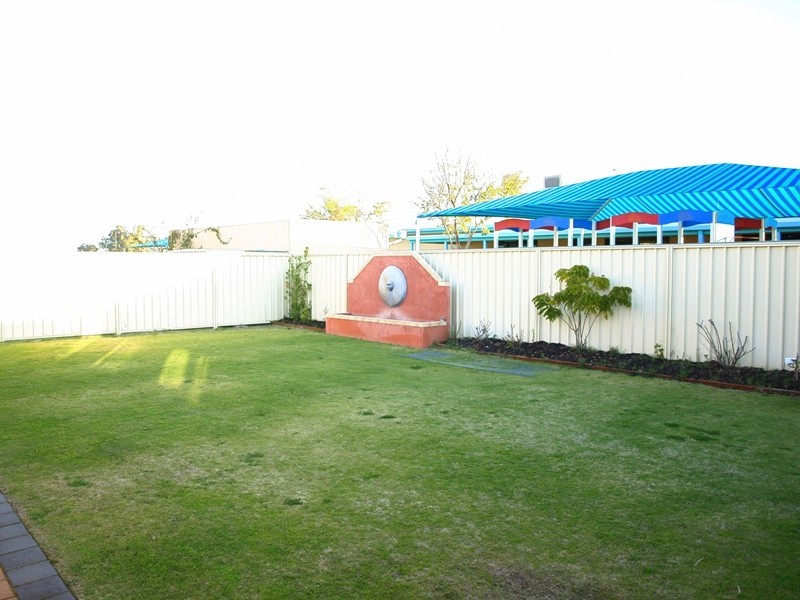 28 Longshaw Circuit, Canning Vale WA 6155