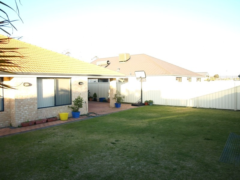 28 Longshaw Circuit, Canning Vale WA 6155