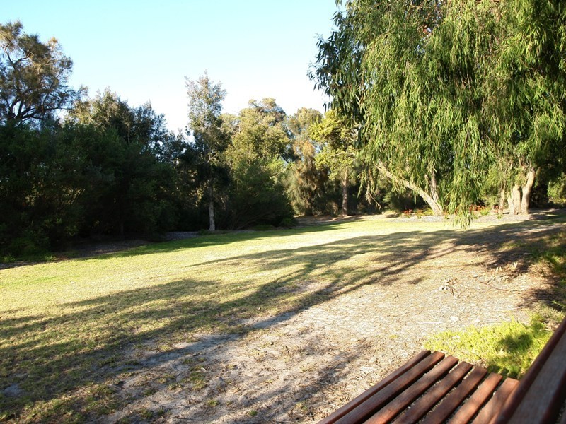 2/35 Barfield Road, Hammond Park WA 6164