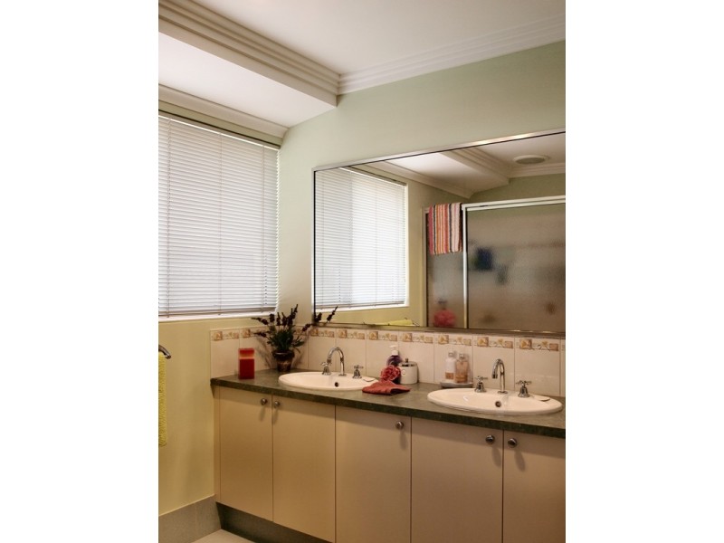 11 Araluen Bend, Aubin Grove WA 6164