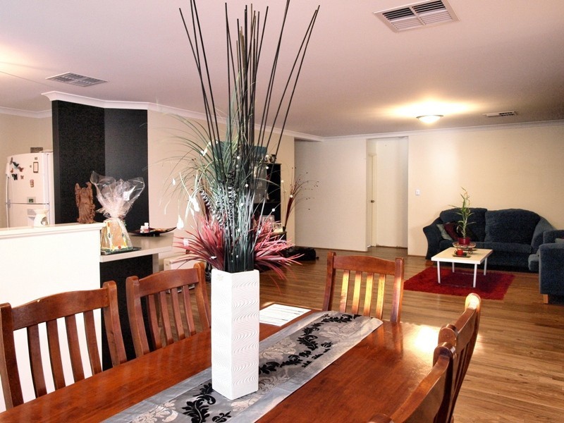 11 Zodiac Loop, Atwell WA 6164