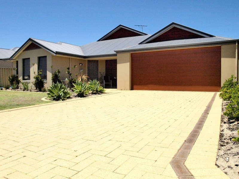 11 Zodiac Loop, Atwell WA 6164