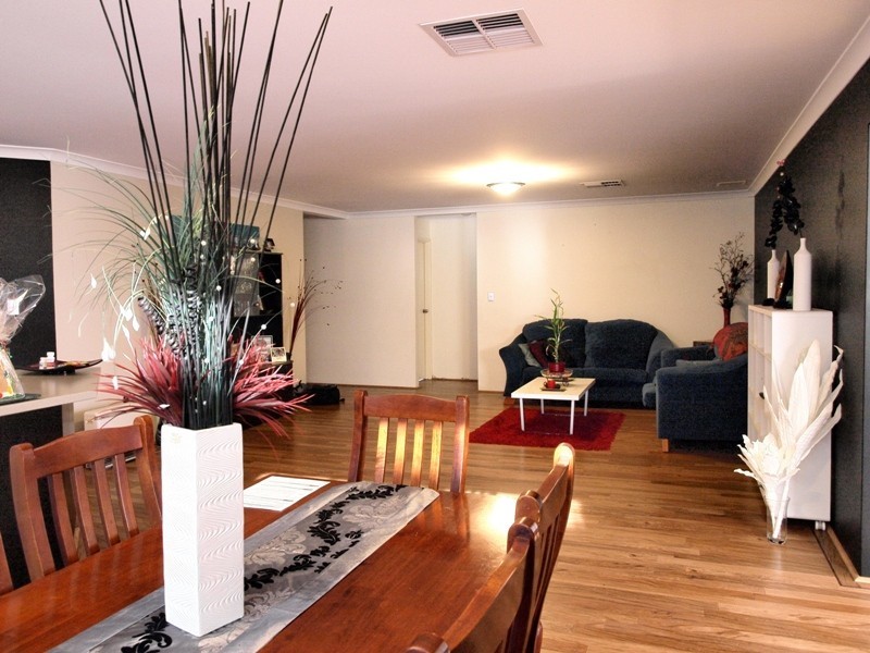 11 Zodiac Loop, Atwell WA 6164