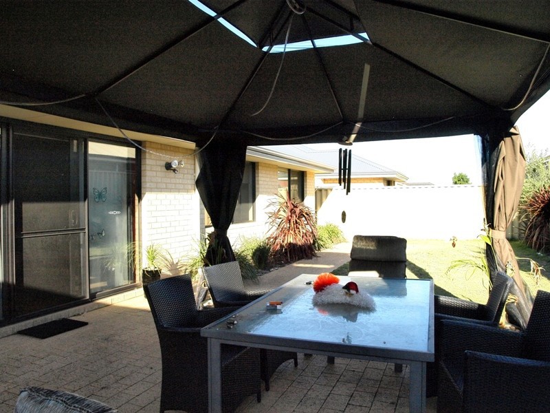 11 Zodiac Loop, Atwell WA 6164