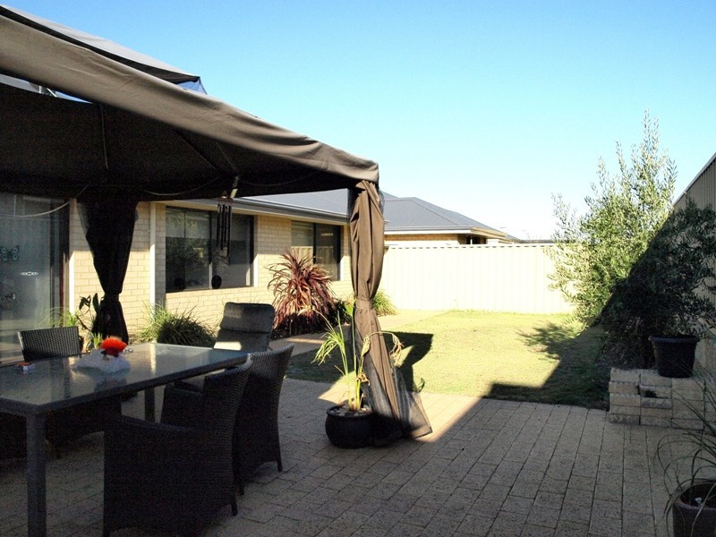 11 Zodiac Loop, Atwell WA 6164