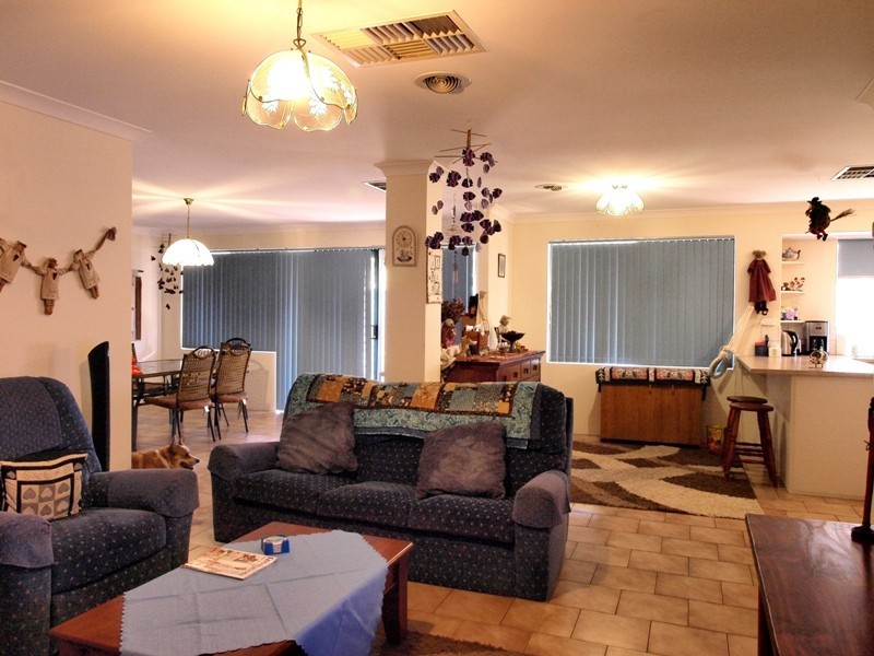 12 Marich Cove, Atwell WA 6164