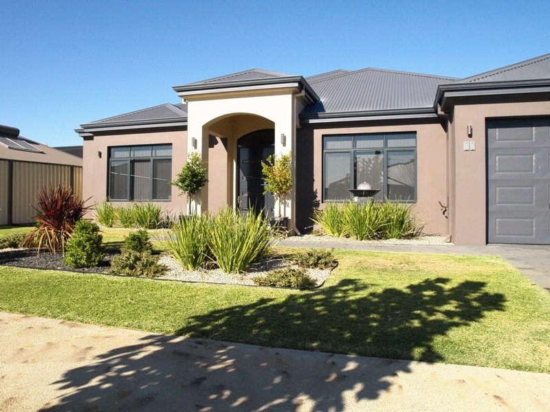 18 Giverny Gardens, Aubin Grove WA 6164