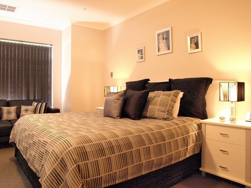 18 Giverny Gardens, Aubin Grove WA 6164