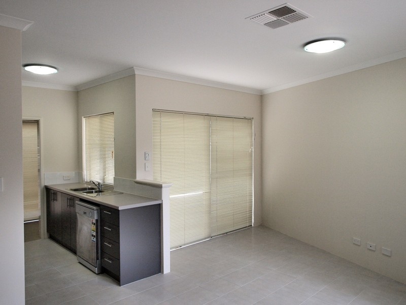 4/19 Pittwater Way, Success WA 6164