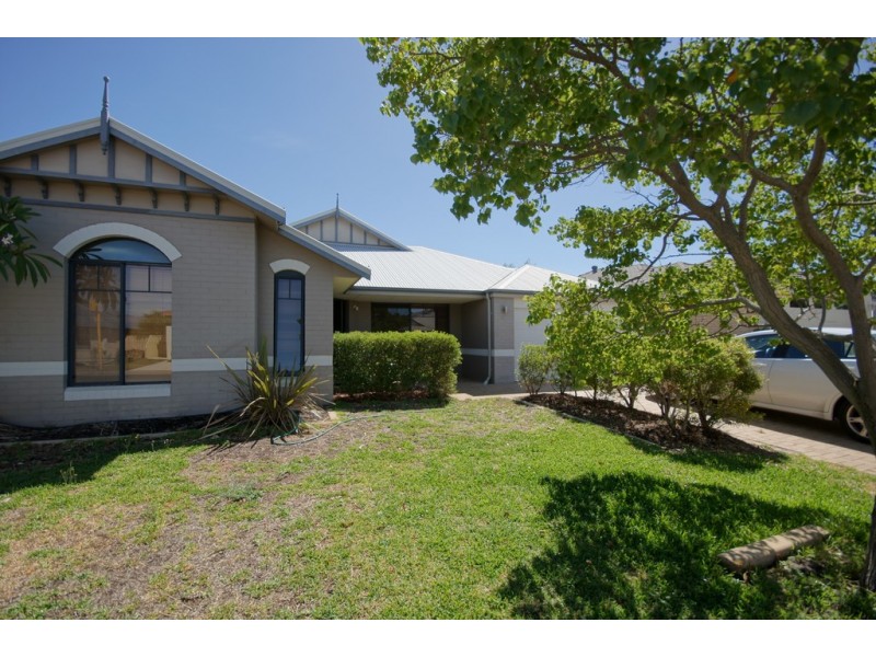 4 Aurora Drive, Atwell WA 6164