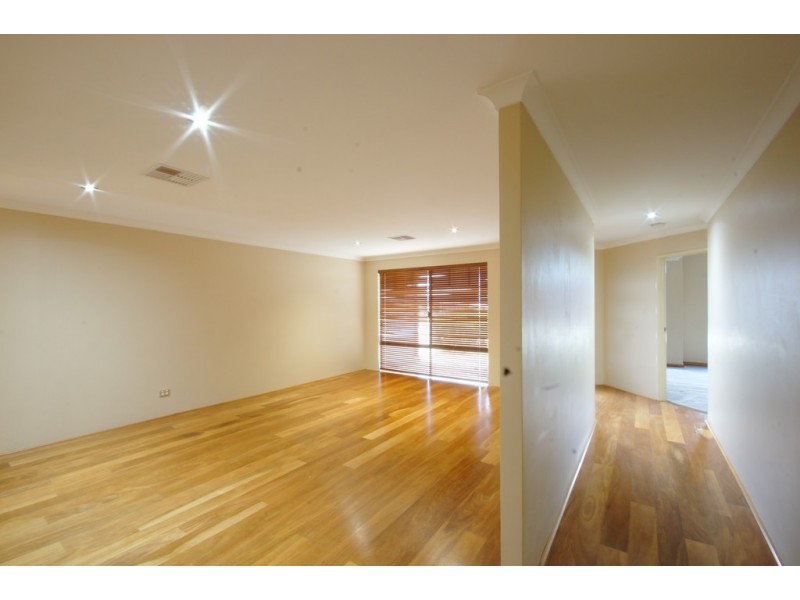 4 Aurora Drive, Atwell WA 6164