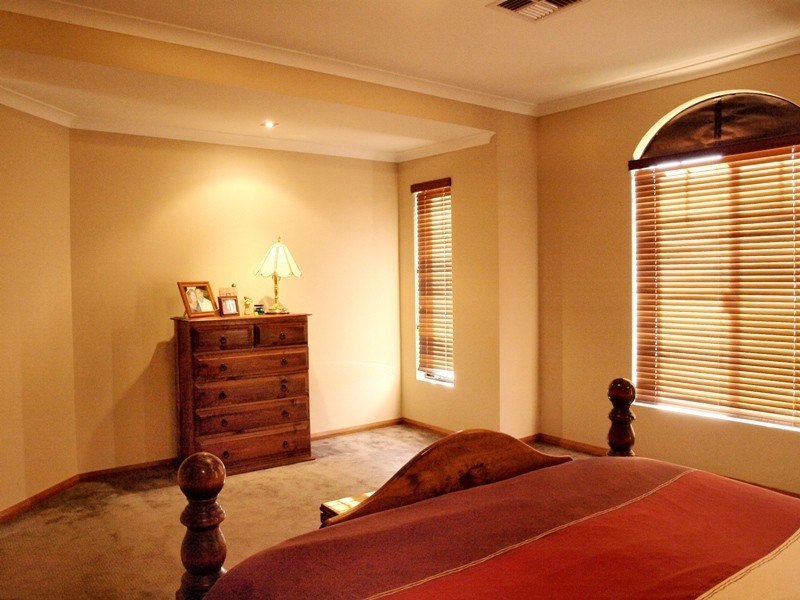 4 Aurora Drive, Atwell WA 6164