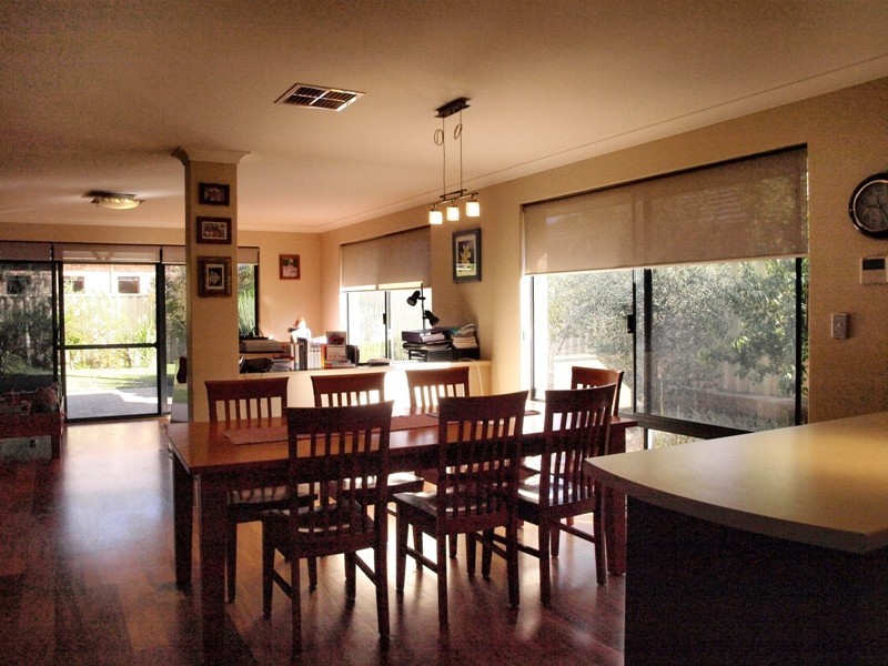 4 Aurora Drive, Atwell WA 6164