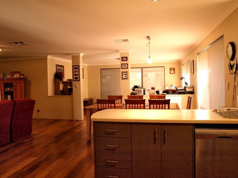 4 Aurora Drive, Atwell WA 6164