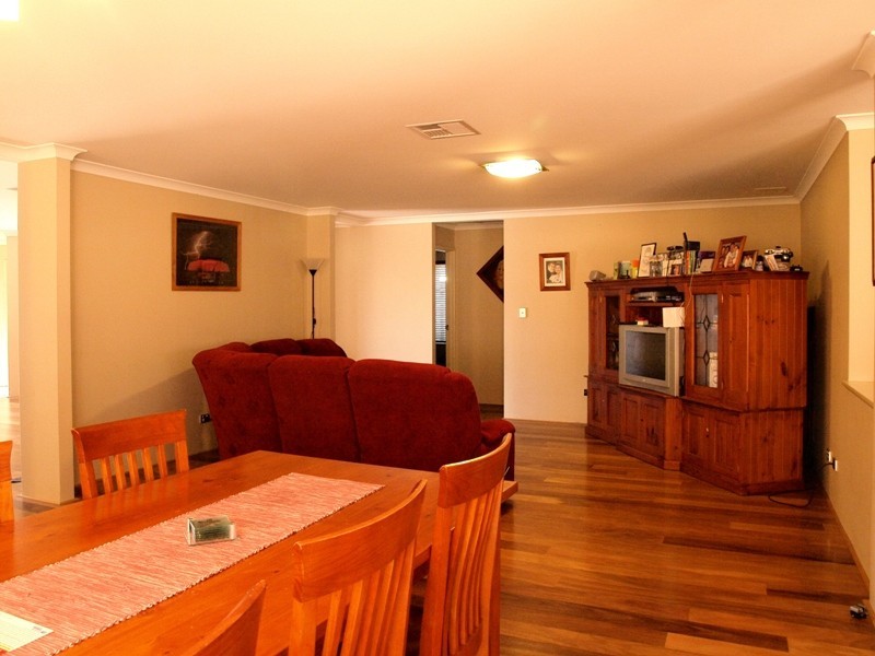 4 Aurora Drive, Atwell WA 6164