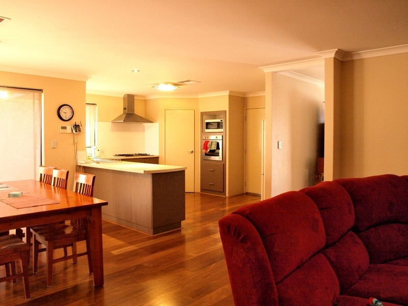 4 Aurora Drive, Atwell WA 6164