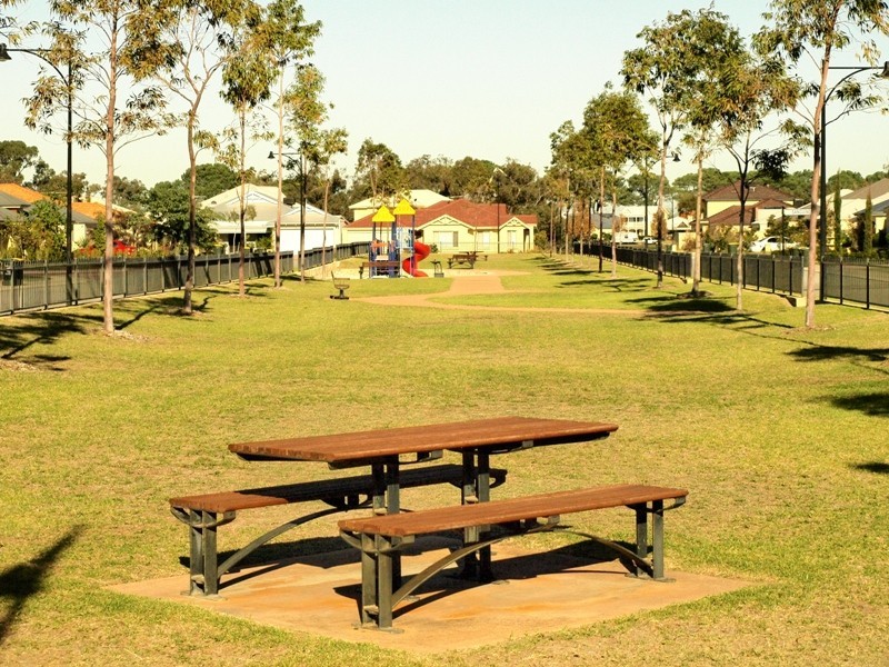 4 Aurora Drive, Atwell WA 6164