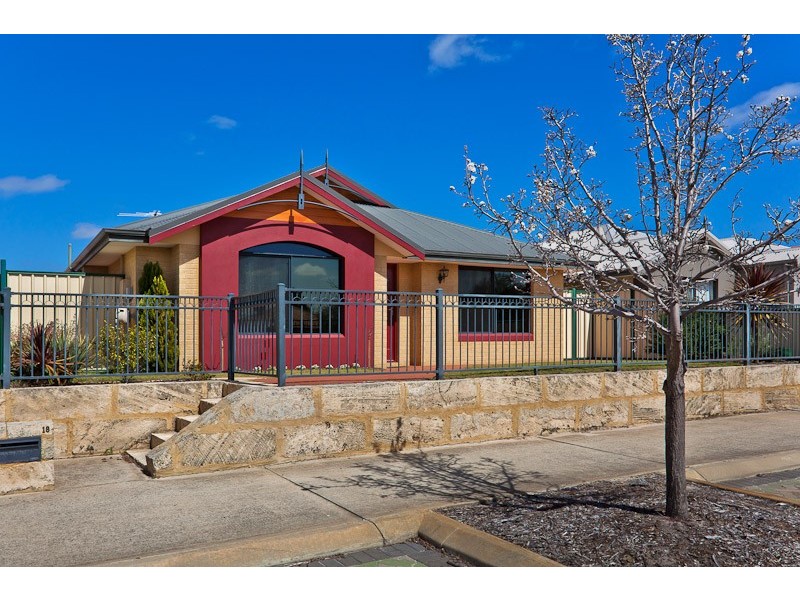 18 Reeves Entrance, Success WA 6164