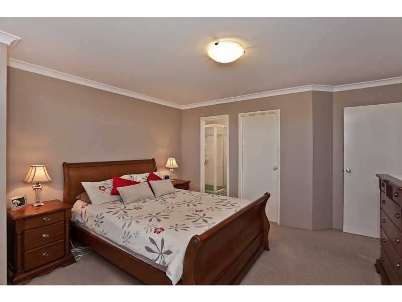 18 Reeves Entrance, Success WA 6164