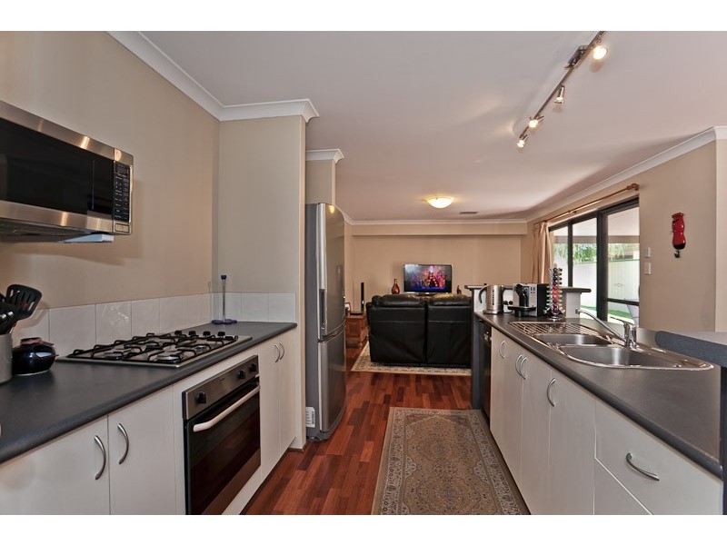 18 Reeves Entrance, Success WA 6164