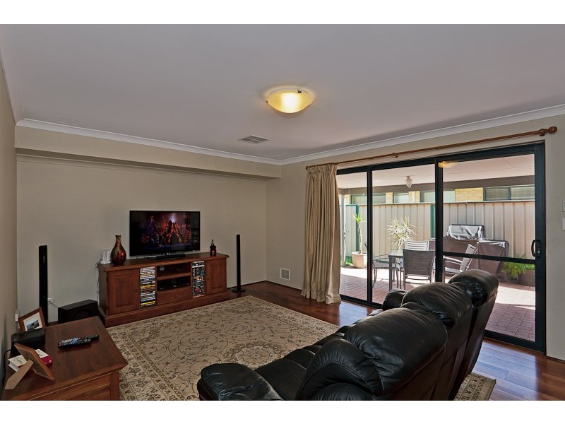 18 Reeves Entrance, Success WA 6164