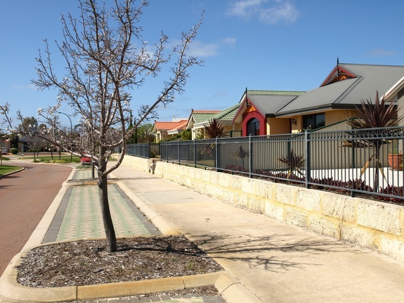 18 Reeves Entrance, Success WA 6164