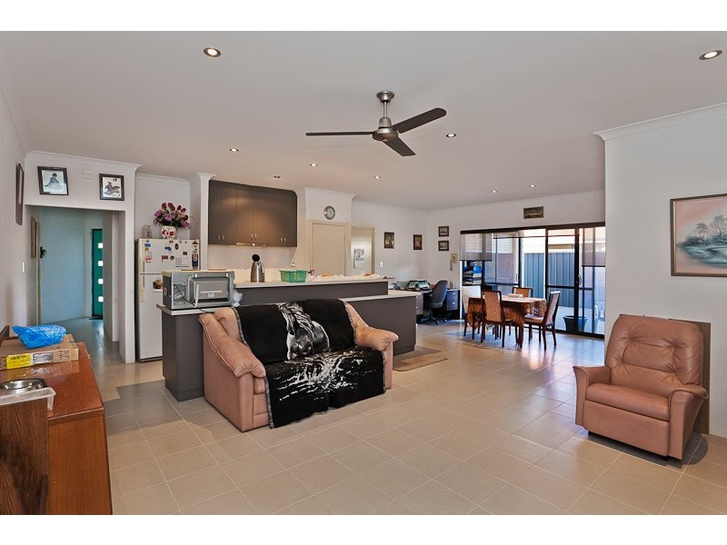 18 Kelang Road, Wattle Grove WA 6107