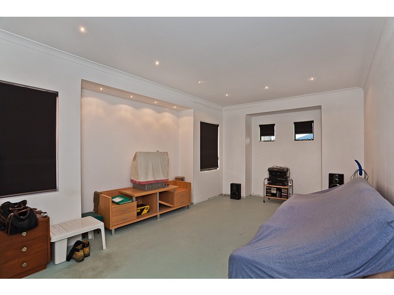 18 Kelang Road, Wattle Grove WA 6107