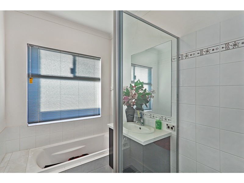 18 Kelang Road, Wattle Grove WA 6107