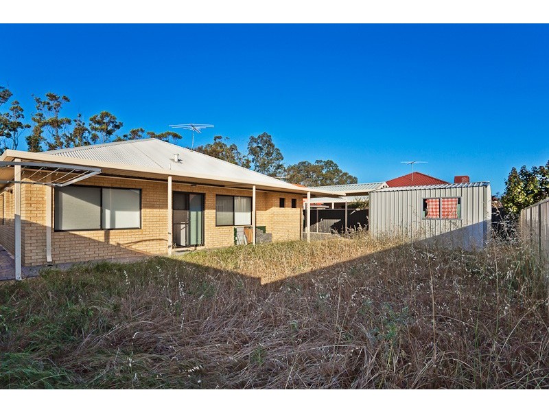 18 Kelang Road, Wattle Grove WA 6107