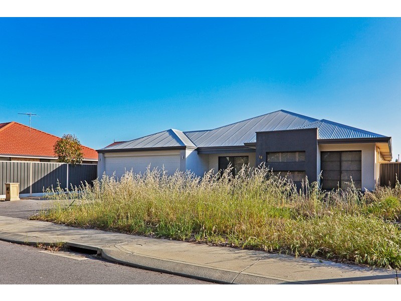 18 Kelang Road, Wattle Grove WA 6107