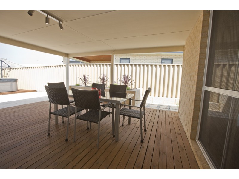9 Aromatic Crescent, Atwell WA 6164
