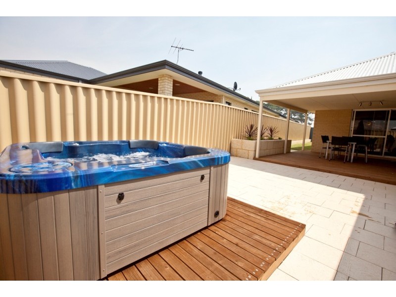 9 Aromatic Crescent, Atwell WA 6164