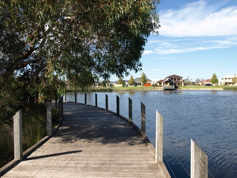 9 Aromatic Crescent, Atwell WA 6164