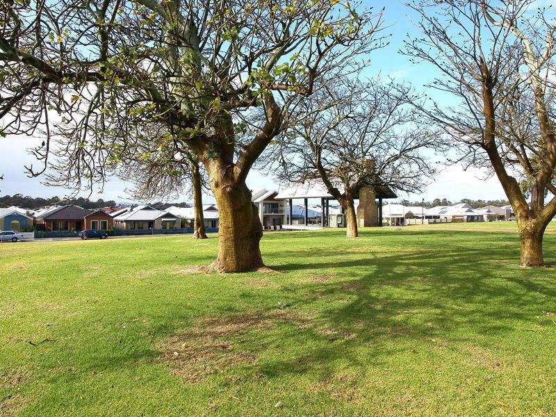 9 Aromatic Crescent, Atwell WA 6164