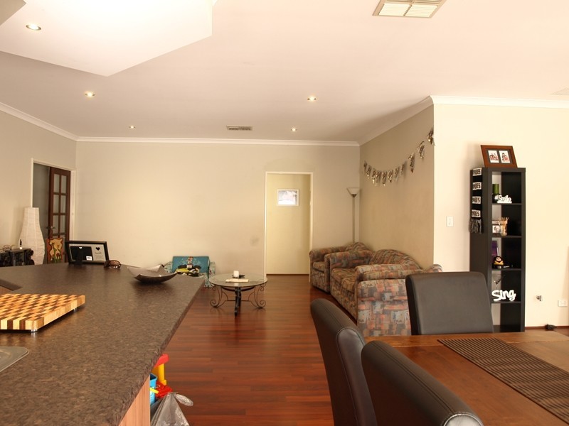 14 Crossville Way, Success WA 6164