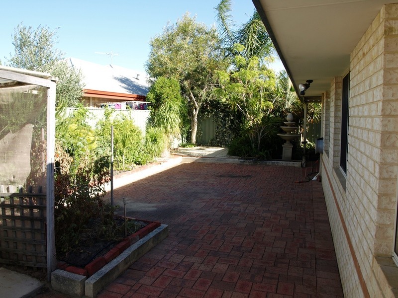 16 Tozer Loop, Atwell WA 6164