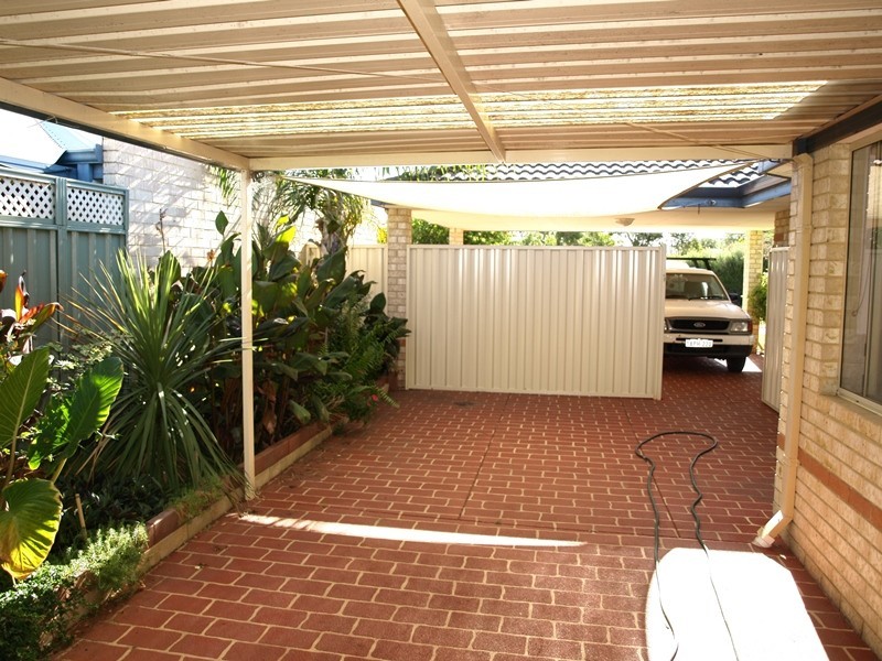 16 Tozer Loop, Atwell WA 6164