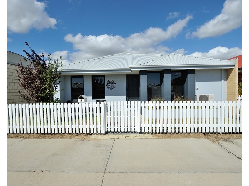 7 Essence Bend, Atwell WA 6164
