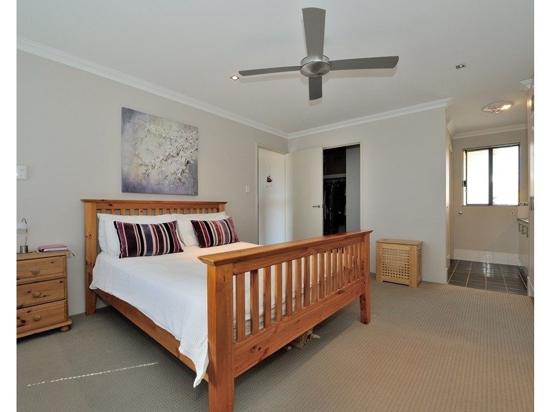 7 Essence Bend, Atwell WA 6164