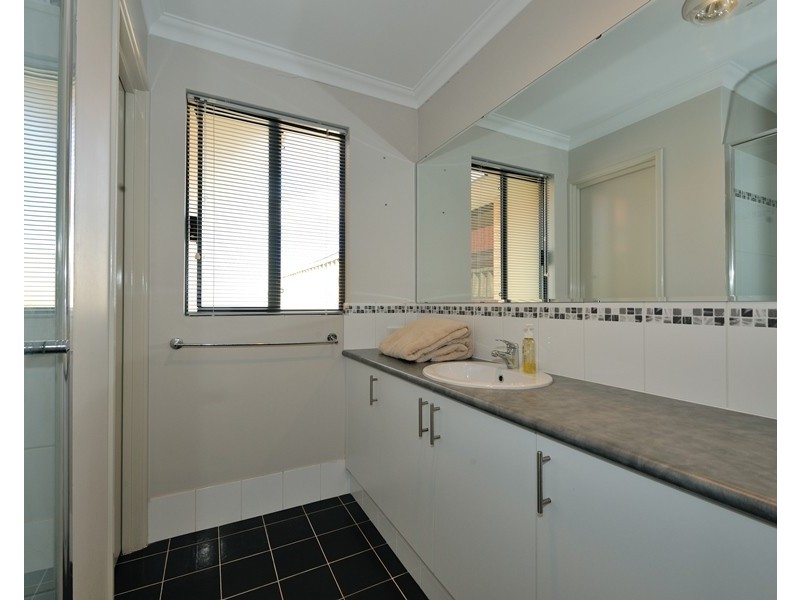 7 Essence Bend, Atwell WA 6164