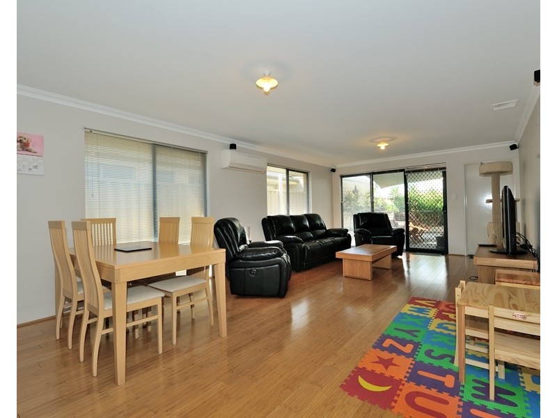 7 Essence Bend, Atwell WA 6164