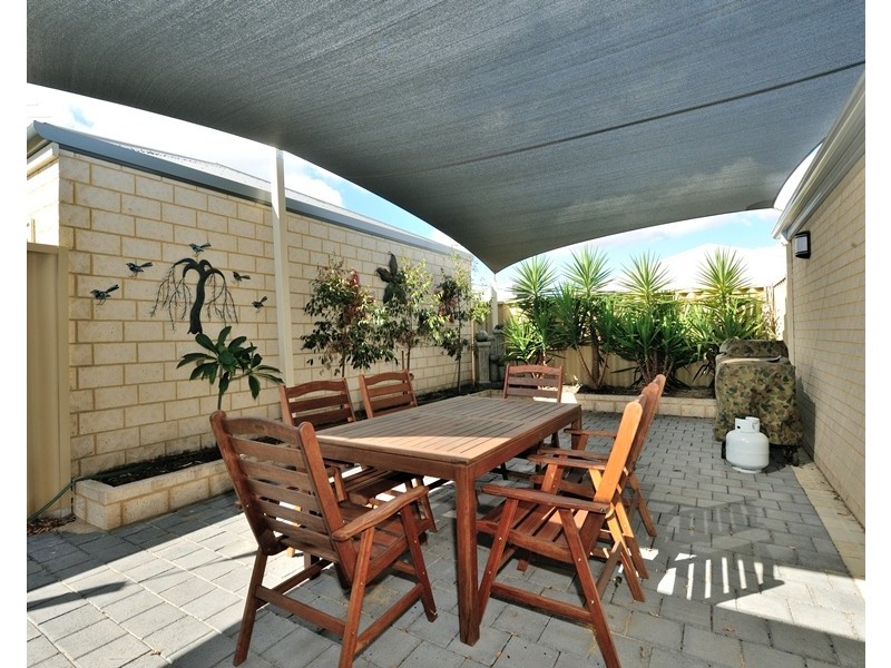 7 Essence Bend, Atwell WA 6164