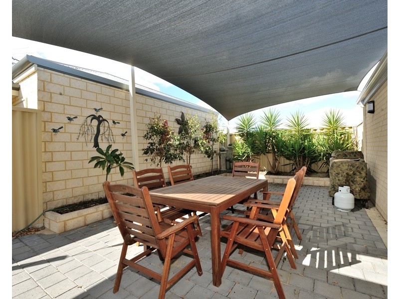 7 Essence Bend, Atwell WA 6164