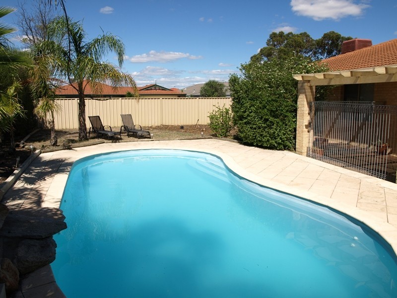 2 Chase Mews, Atwell WA 6164