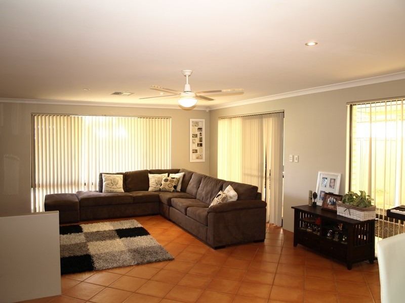 222 Tapper Road, Atwell WA 6164