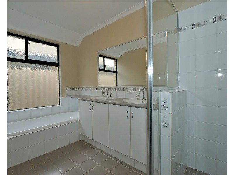 1 Giverny Gdns, Aubin Grove WA 6164